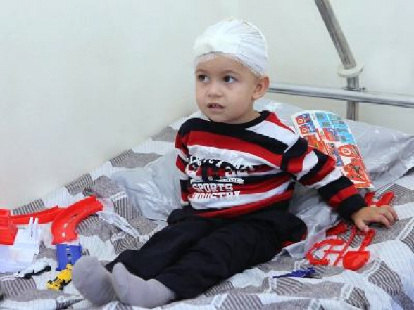 2-летний Арцвик, раненый в результате тяжелого обстрела Мартуни, уже выписан из больницы