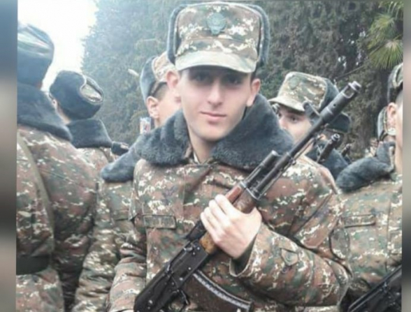 Արծրուն Հովհաննիսյանի ֆեյսբուքյան էջից է իմացել, որ որդին հերոսական սխրանք է կատարել և մեդալի արժանացել