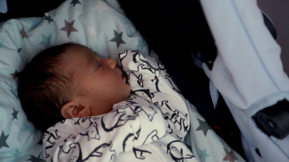 Սահմանին պատերազմ է, թիկունքում՝ մանկան ճիչ․ Երևանում լույս աշխարհ է եկել արցախցի Վիկտորիան