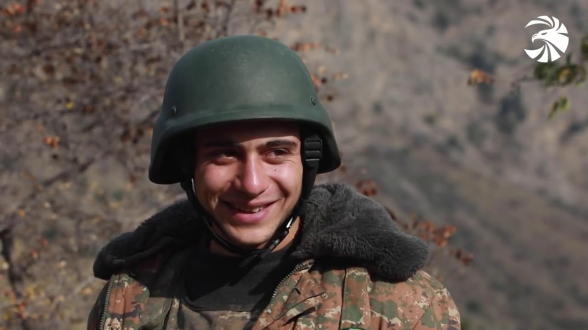 «Враг оставляет раненых на поле боя и убегает»: солдаты на передовой