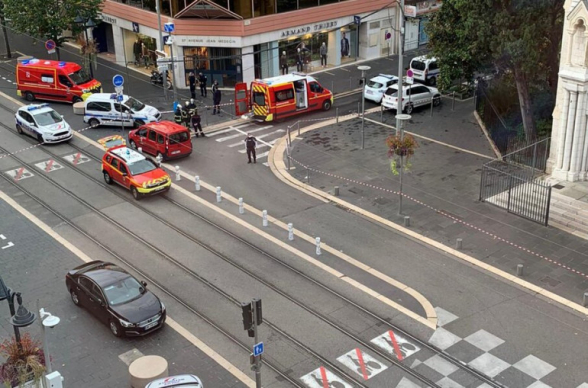 В Ницце неизвестный напал на людей у храма: 3 человека погибли, одну женщину обезглавили (видео)