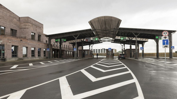 Լարված իրավիճակ Բավրայի անցակետում. Թուրքիայից հայրենիք վերադարձող ընտանիքներից պահանջում են մաքսազերծել իրենց հագուստը