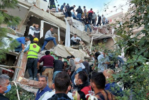 В результате землетрясения в Турции есть разрушения
