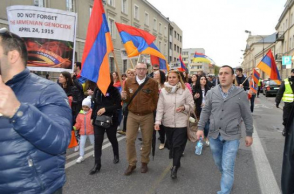 В Польше армяне перекрыли трассу в знак поддержки Карабаха