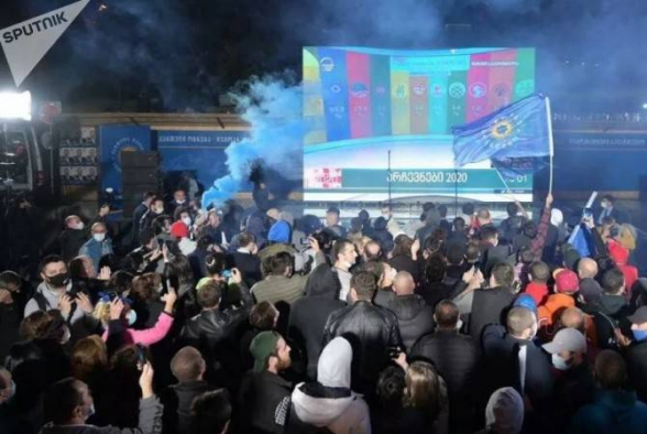 В парламент Грузии по итогам выборов прошли 7 партий и 2 блока