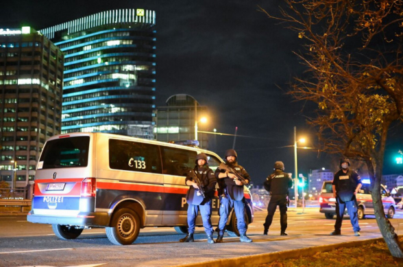 Террористическая атака в Вене продолжается – глава МВД Австрии (видео)