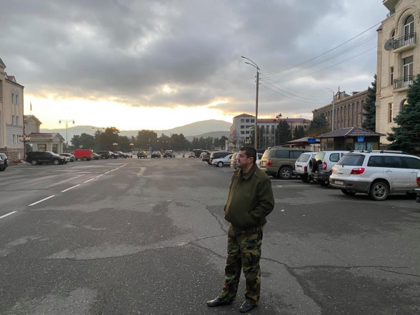 На площади Возрождения Степанакерта я встретил один из самых тяжелых рассветов в моей жизни – Араик Арутюнян