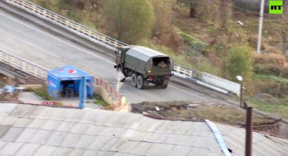 Автоколонна российских миротворцев выехала из Гориса в Арцах (видео)