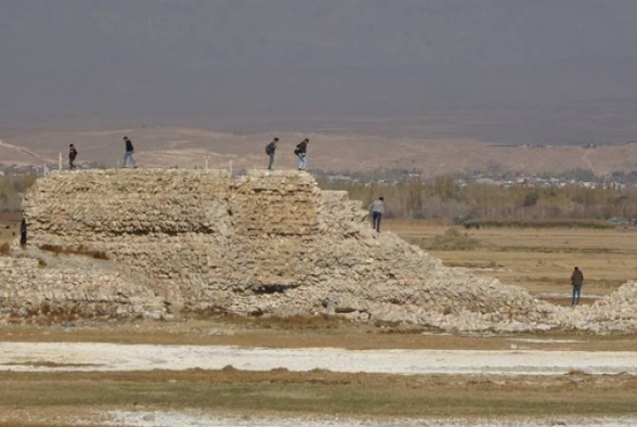 В результате снижения уровня воды в озере Ван обнаружены строения периода Араратского царства