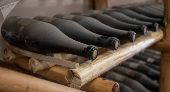 Завод «Катаро» с бочками вина остался Азербайджану