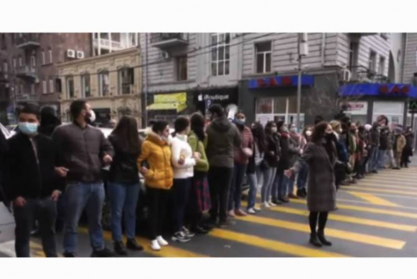 24 участника акции, перекрывшие улицы Еревана, подвергнуты приводу в полицию