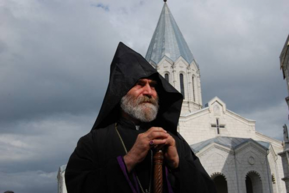 Предстоятель Арцахской епархии ААЦ Паргев Мартиросян жив и собирается начать процесс лечения