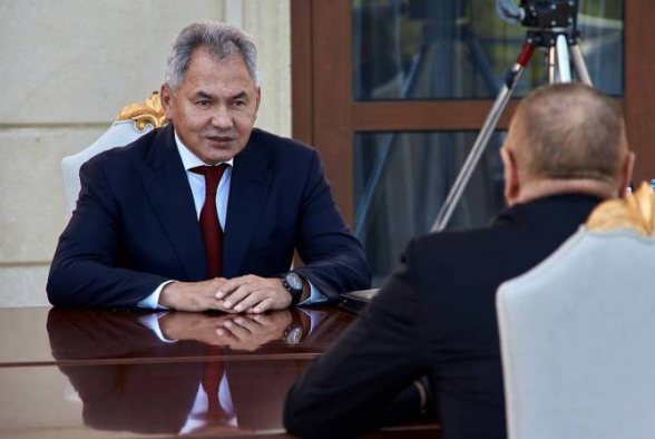 Шойгу обсудил обстановку в Карабахе с президентом и министром обороны Азербайджана