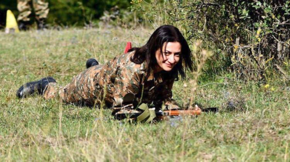 Հա բայց դուք ի՞նչ գեներալ, ինչ սպա, եթե ազգադավ տականքի կնիկը ձեզ տալիսա հրամաններ ու դուք կատարում եք