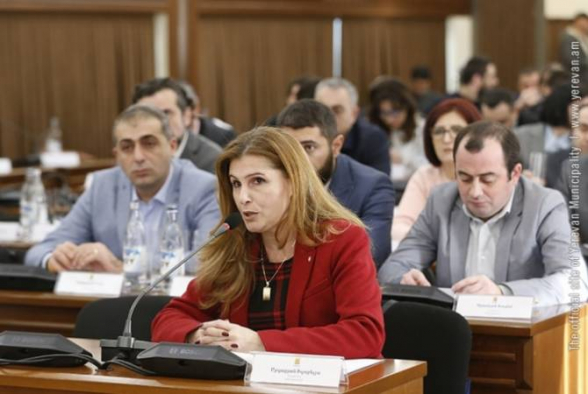 Изабелла Абгарян представила заявление о выходе из фракции «Мой шаг» Совета старейшин Еревана