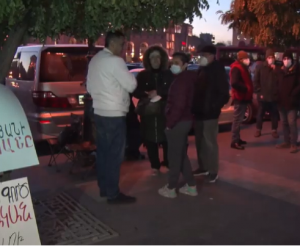 Քաղաքական գործիչներն այցելել են հացադուլ հայտարարած Գեղամ Մանուկյանին ու Կիմ Բալայանին (տեսանյութ)