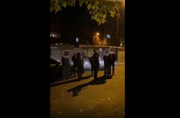 Акции протеста во дворах депутатов от фракции «Мой шаг: граждане обвиняют их в сдаче Арцаха и предательстве народа (видео)