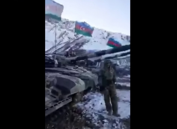 Հը՞, հայաստանի հպարտ քաղաքացի, տեսա՞ր ինչ բերիր պետությանդ գլխին․ եթե չհասկացար, մի հատ էլ նայի էս վիդեոն, որովհետև թուրքը Քարվաճառ մտավ հենց քո՝ հպարտ քաղաքացուդ պատճառով