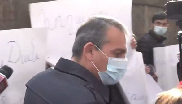 Հեսա կասեմ՝ դավաճանն ով է, այ տղա. Արմեն Խաչատրյանը՝ Փաշինյանի հրաժարականը պահանջող քաղաքացուն