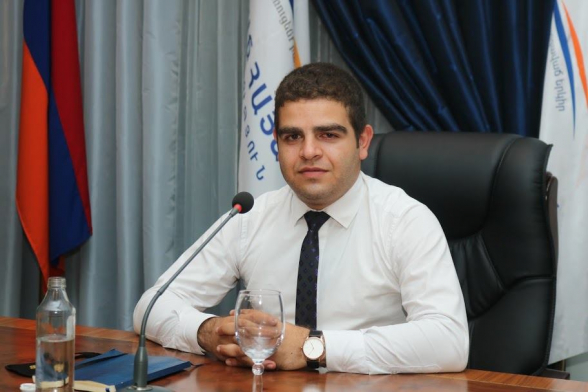 ԱԱԾ-ն խուզարկում է ԲՀԿ Երիտասարդների միության նախագահ Աշոտ Անդրեասյանի բնակարանը