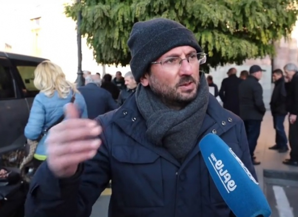 Փաշինյանի հրաժարականը պահանջող հացադուլ անողների ճեպազրույցը՝ ուղիղ