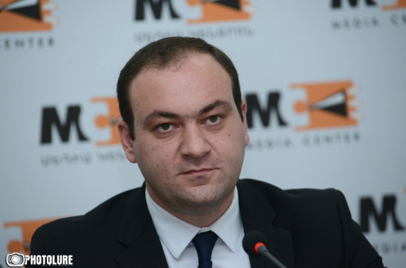 Այսուհետ հավաքի որևէ մասնակցի բերման ենթարկելով` ոստիկանը կկատարի հանցագործություն. Արսեն Բաբայան