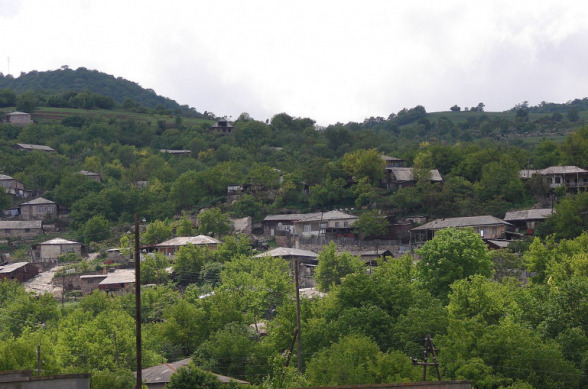 Դավիթ Բեկ գյուղի բնակիչներին պատկանող մոտ 300 հեկտար վարելահողերն էլ չեն մշակվի՝ սահմանին մոտ են. այդտեղ ցորեն էինք մշակում, հիմա խրամատներ ենք փորել. համայնքի ղեկավար