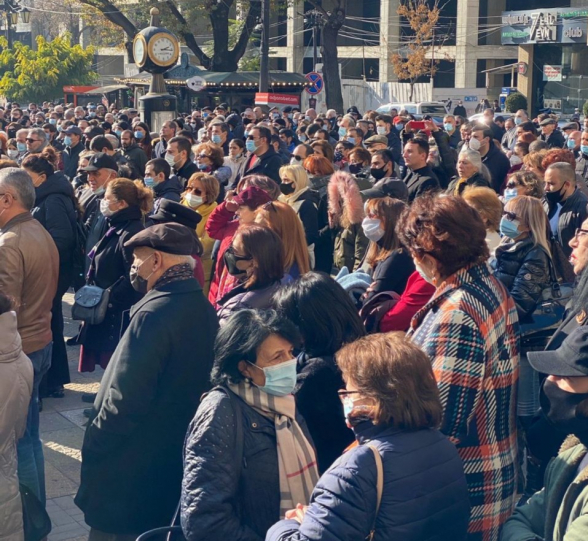 Акция протеста деятелей искусства в центре Еревана (видео)