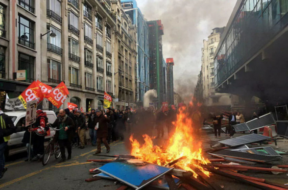 Փարիզում ընթացող բողոքի ակցիայի ժամանակ անկարգություններ են սկսվել (տեսանյութեր)