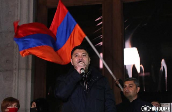 Դու ես պատերազմից առաջ ալիևին «կառուցողական» համարել, դու ես կանոնավոր բանակը փոխարինել «էրատո» ջոկատով