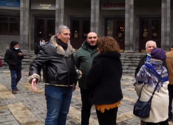 Մտավորականները երթով գնացին Ֆրանսիայի դեսպանատան մոտ (տեսանյութ)