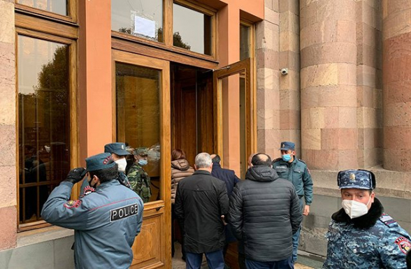 «Մի շարք դատավորներ հրաժարվել են մասնակցել Նիկոլ Փաշինյանի հետ հանդիպմանը՝ հայտարարելով, որ իրենց պատվից ցածր է մի սեղանի շուրջ նստել «Արցախը հանձնած դավաճանի հետ»»․ Մեդիապորտ