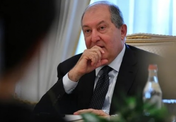 Դավաճանել են իմ հայրենիքը, և Դուք անձամբ մեղավոր եք. կադրեր Արմեն Սարգսյանի և Ռուսաստանի հայ համայնքի հանդիպումից (տեսանյութ)