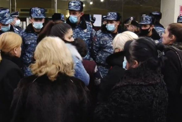 Վարչապետը մինչև օրս ցավեցրեց մեզ, նա հողին հավասար մարդ է․ անհետ կորած զինվորի մայր (տեսանյութ)