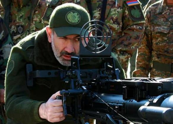 Ровно год назад, когда Азербайджан готовился к войне, наш «верховных» был занят подобной клоунадой (видео)