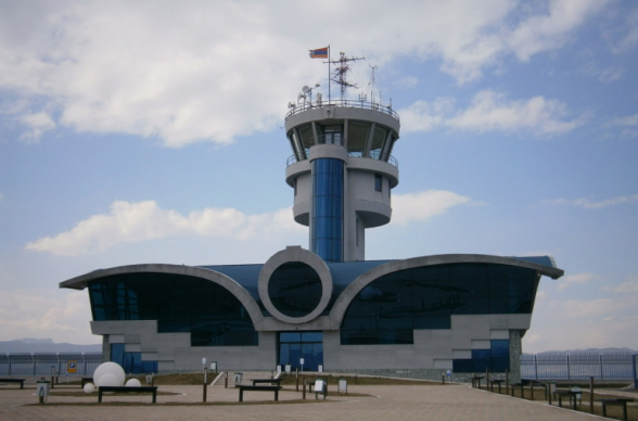 ՌԴ օդատիեզերական ուժերի ինքնաթիռները կկարողանան օգտագործել Ստեփանակերտի օդանավակայանը Լեռնային Ղարաբաղի հումանիտար կենտրոններ մատակարարումներ կատարելու համար. РИА Новости