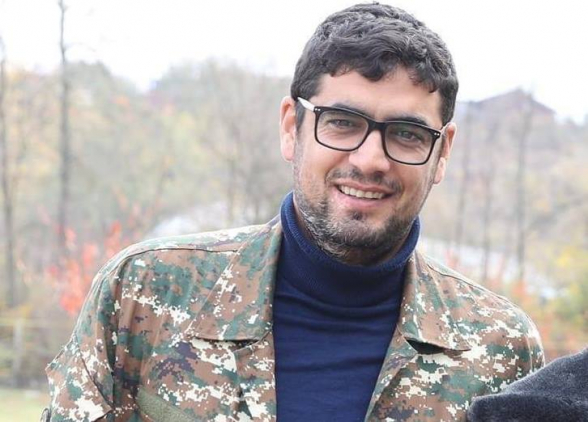 2,5 տարի սրանք ասում էին, որ Քոչարյանը աջակիցներ չունի, իսկ հիմա ԱԱԾ-ն ասում ա, որ զանգվածային անկարգության մասնակիցների շարքերում մեծ թիվ են կազմել Քոչարյանի աջակիցները