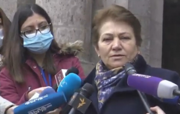 Акция протеста жителей Шуши у здания представительства Арцаха в Армении (видео)