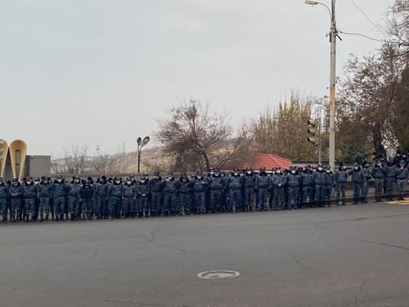 Կառավարական առանձնատան մոտ՝ այս պահին