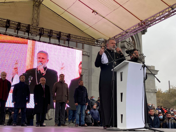 Мы ослабли, когда нас разделили на черных и белых – настоятель Дадиванка (видео)