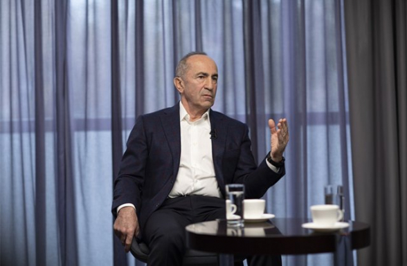 Նախագահ Քոչարյանը խփեց անհրաժեշտ մեխերը՝ ազգակեր պոպուլիզմի ֆեյքահոտ դագաղին