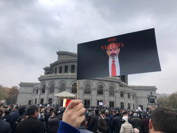 Ոմն մեկն ասում է, որ վախենում էր, թե իրեն կասեն՝ դավաճա՛ն...