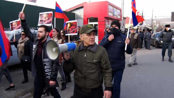 Граждане провели акцию неповиновения с требованием отставки Пашиняна на перекрестке аэропорта «Звартноц» (видео)