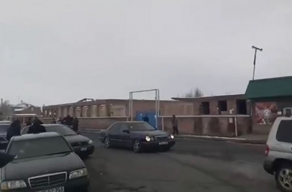 Требующие отставки Никола Пашиняна граждане перекрыли дорогу Ванадзор-Ереван