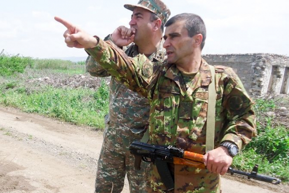 Անհետ կորած զինվորների ծնողները ծեծի են ենթարկել Արցախի Պաշտպանության բանակի հրամանատար Միքայել Արզումանյանին