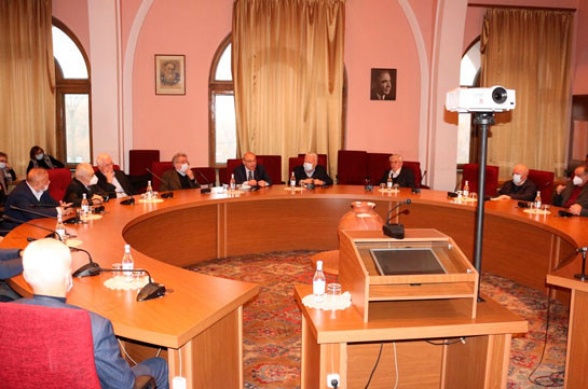 В НАН Армении состоялась встреча с кандидатом на должность премьер-министра Вазгеном Манукяном