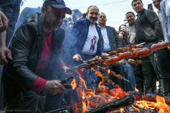 Նիկոլի ժողովուրդը նիկոլը հայելինա, այսինքն քոսոտ, քնձռոտ և անուղեղ