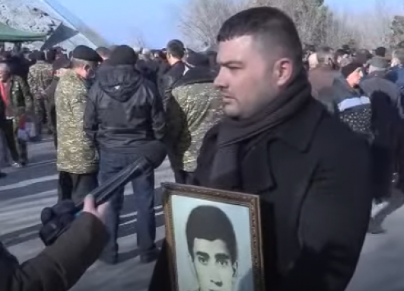 «Пашинян всегда считал Арцах бременем»: брат погибшего за освобождение Арцаха солдата (видео)