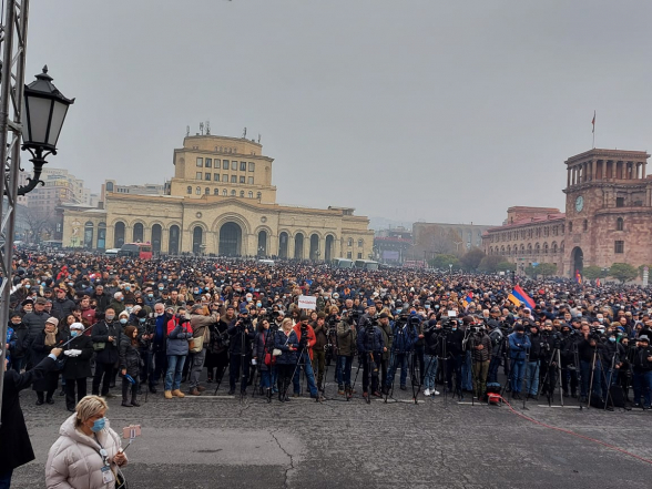 Митинг с требованием отставки Никола Пашиняна на площади Республики (видео)
