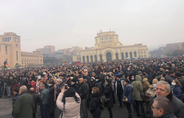 Митинг на площади Республики с требованием отставки Никола Пашиняна (видео)